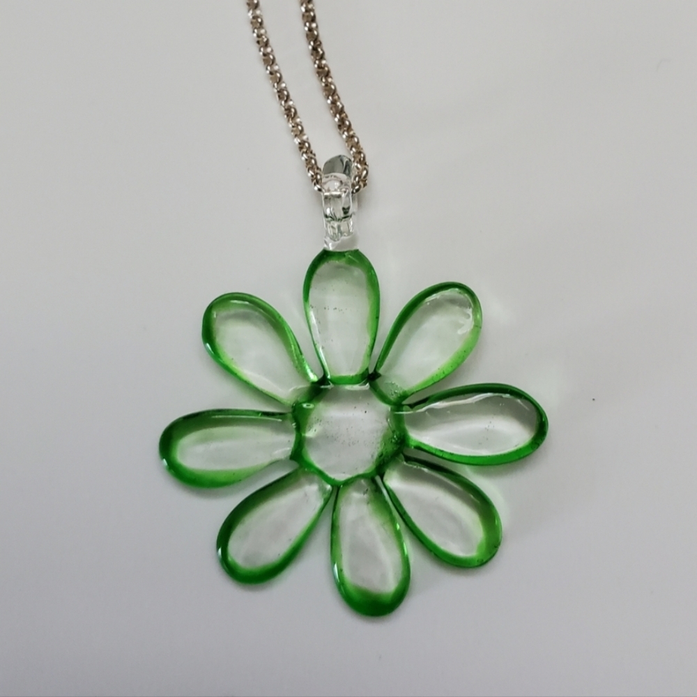 Women's flower necklace